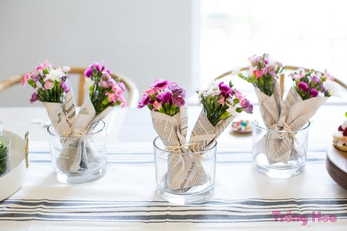 Cách làm bó hoa cẩm chướng nhỏ tuyệt đẹp bằng giấy báo