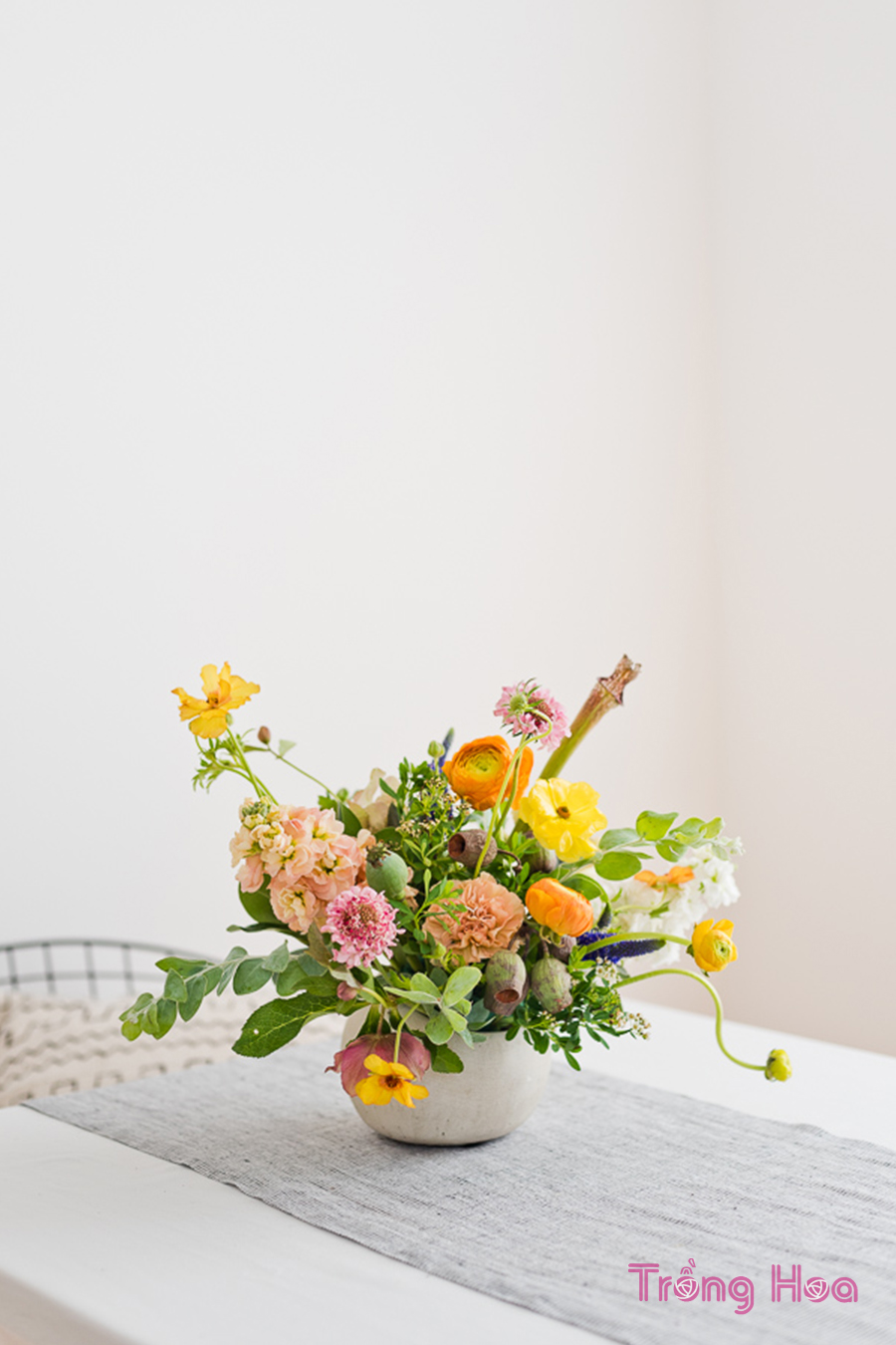 Cách sắp xếp và cắm hoa để bàn hoàn hảo