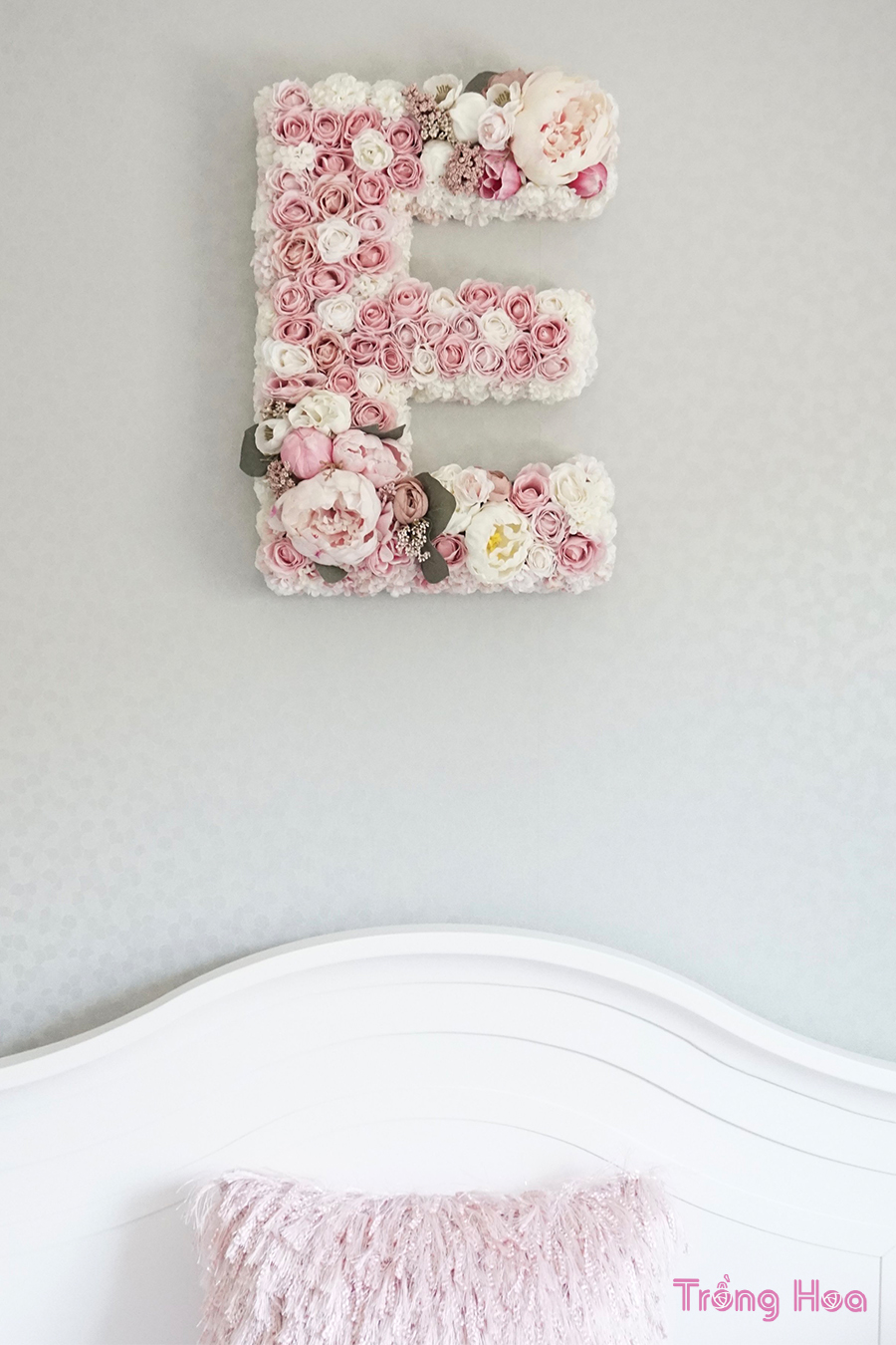 Cách tự làm chữ E bằng hoa trang trí tường tuyệt đẹp