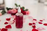 Cách tự làm nước hoa hồng từ hoa còn sót lại ngày Valentine