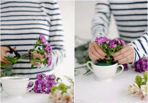 Cách cắm hoa để bàn trong tách trà
