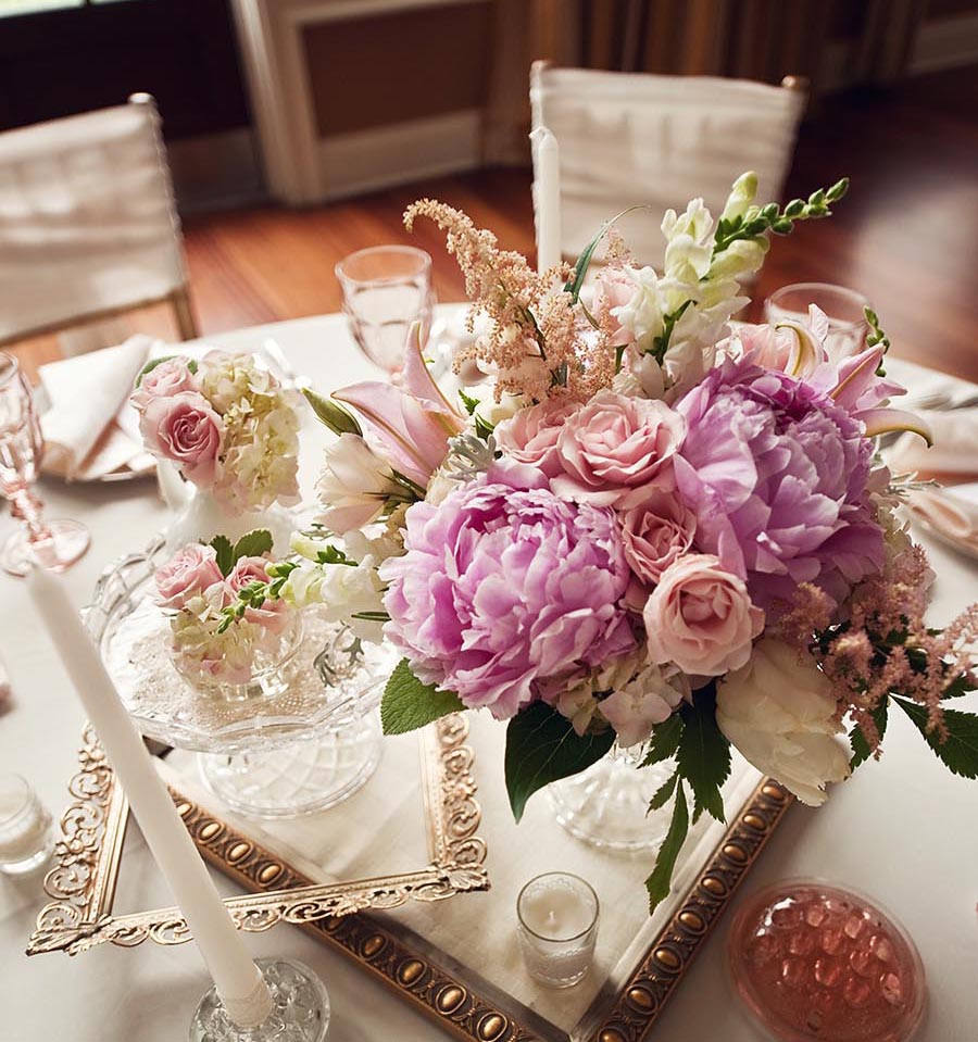 Cách cắm hoa để bàn ngày cưới chuẩn hiện đại