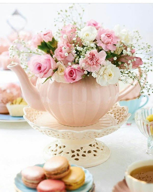 Cắm hoa trong bình trà