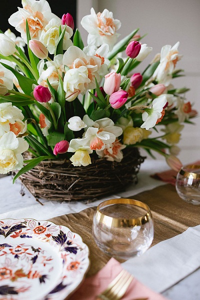 Nghệ thuật cắm hoa tulip trong tổ chim
