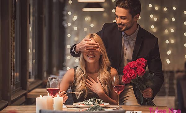 Chọn hoa Noel tặng bạn gái khiến nàng yêu mãi không rời