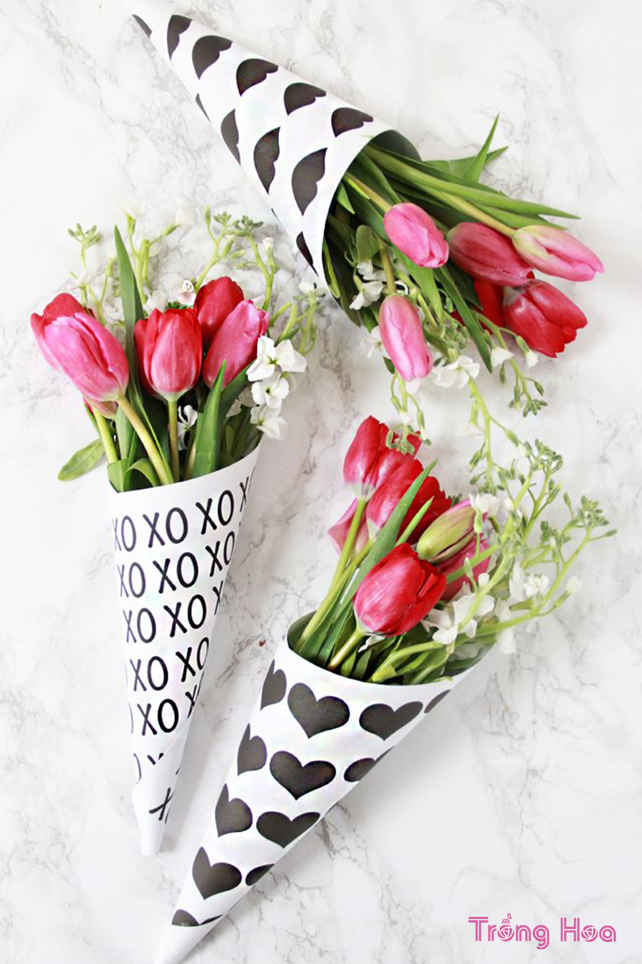 Cách tự làm bó hoa tulip Valentine bằng giấy gói