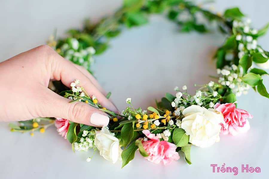 Cách làm vòng hoa đội đầu dễ dàng